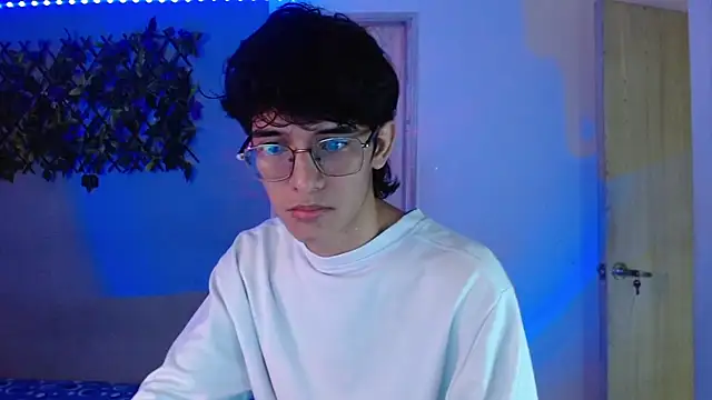 Snapshot of noah_millerx chatting on March 2026 04:06:02 AM noah millerx online show from March 2026 04:06:02 AM