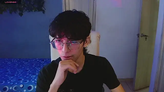 Snapshot of noah_millerx chatting on March 2026 04:40:02 AM noah millerx online show from March 2026 04:40:02 AM