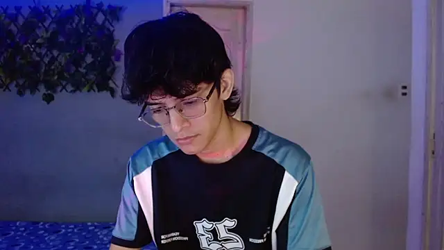 Snapshot of noah_millerx chatting on March 2026 04:41:01 AM noah millerx online show from March 2026 04:41:01 AM