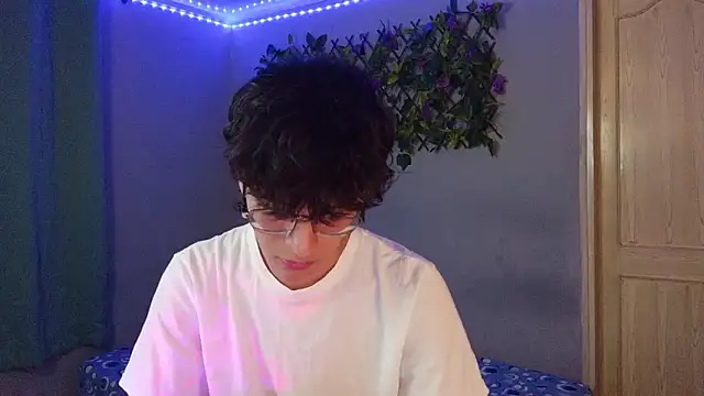 Snapshot of noah_millerx chatting on March 2026 03:56:01 AM noah millerx online show from March 2026 03:56:01 AM