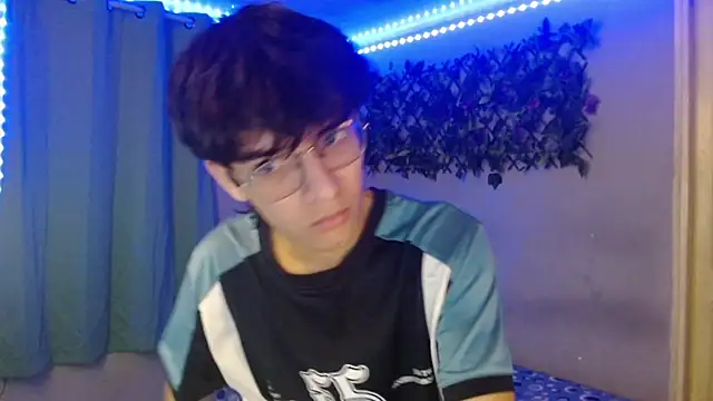 Snapshot of noah_millerx chatting on March 2026 03:33:02 AM noah millerx online show from March 2026 03:33:02 AM