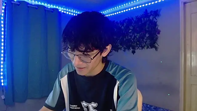 Snapshot of noah_millerx chatting on March 2026 05:11:02 AM noah millerx online show from March 2026 05:11:02 AM