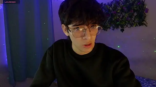 Snapshot of noah_millerx chatting on March 2026 03:45:02 AM noah millerx online show from March 2026 03:45:02 AM