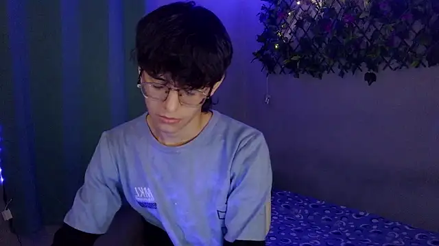 Snapshot of noah_millerx chatting on March 2026 03:45:02 AM noah millerx online show from March 2026 03:45:02 AM