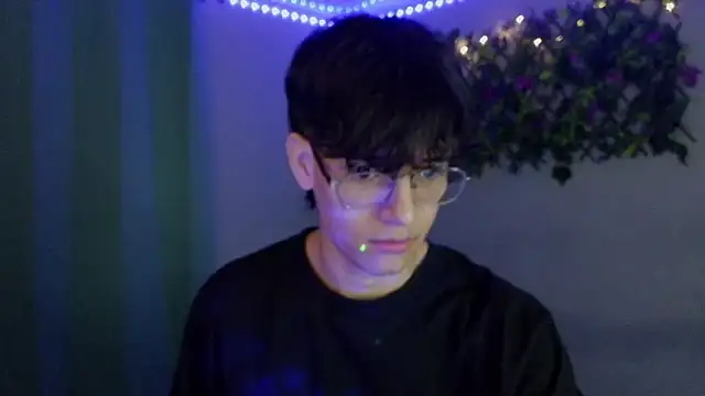 Snapshot of noah_millerx chatting on March 2026 04:40:01 AM noah millerx online show from March 2026 04:40:01 AM