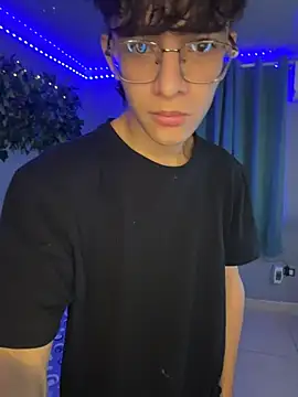 Snapshot of noah_millerx chatting on April 2026 05:08:02 AM noah millerx online show from April 2026 05:08:02 AM