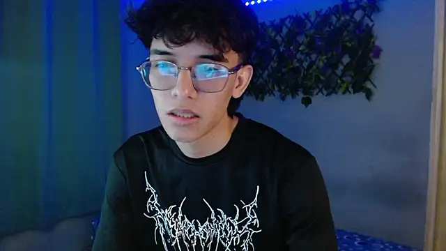 Snapshot of noah_millerx chatting on April 2026 04:34:01 AM noah millerx online show from April 2026 04:34:01 AM