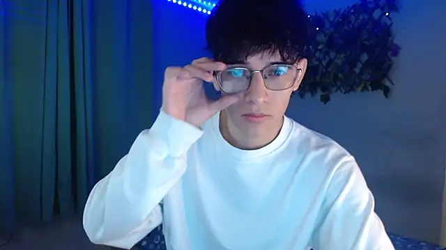 Snapshot of noah_millerx chatting on April 2026 04:41:01 AM noah millerx online show from April 2026 04:41:01 AM