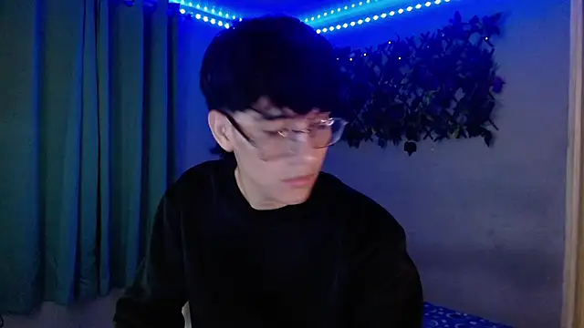Snapshot of noah_millerx chatting on April 2026 04:15:01 AM noah millerx online show from April 2026 04:15:01 AM