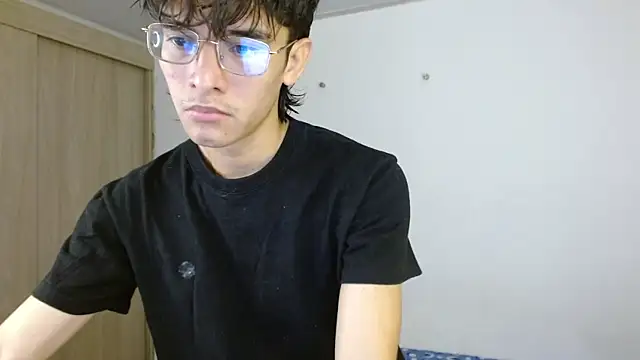 Snapshot of noah_millerx chatting on June 2026 08:01:02 PM noah millerx online show from June 2026 08:01:02 PM