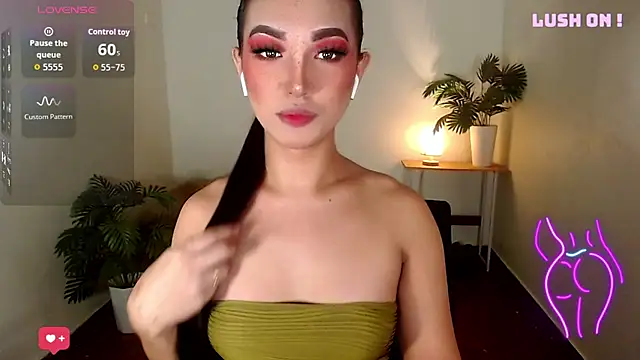 SofiaaLoove699 online show from July 2026 02:37:01 PM