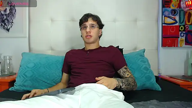 EXCLUSIVE8 online show from March 2026 04:40:02 AM