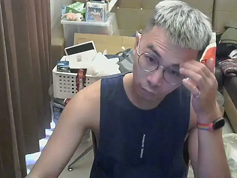 Snapshot of silverwolfwoof chatting on April 2026 05:37:02 AM silverwolfwoof online show from April 2026 05:37:02 AM