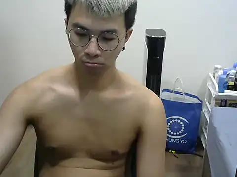 Snapshot of silverwolfwoof chatting on May 2026 04:34:01 PM silverwolfwoof online show from May 2026 04:34:01 PM