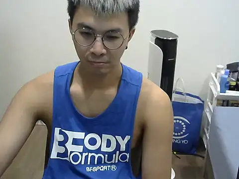 Snapshot of silverwolfwoof chatting on May 2026 04:34:01 PM silverwolfwoof online show from May 2026 04:34:01 PM