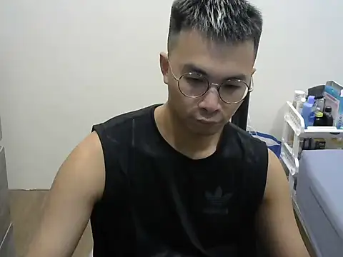 Snapshot of silverwolfwoof chatting on May 2026 05:42:01 PM silverwolfwoof online show from May 2026 05:42:01 PM