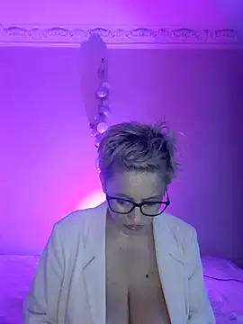 LunaBlaise online show from April 2026 04:44:02 PM