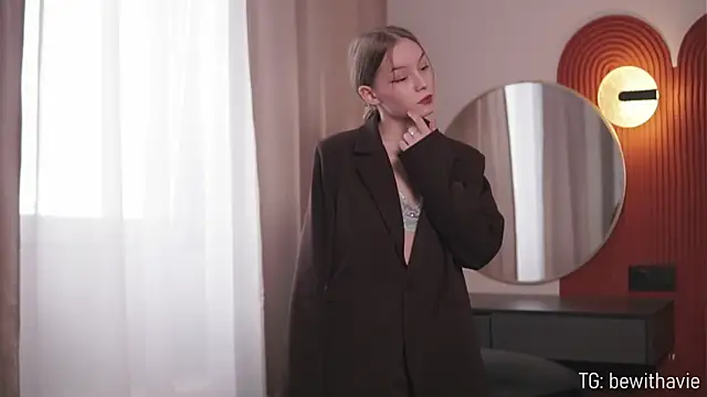 VenaLammo online show from March 2026 01:33:01 PM