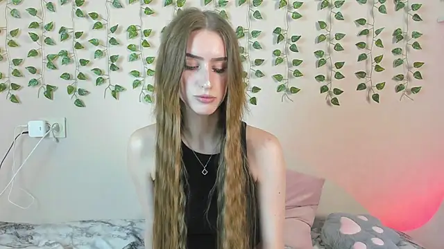 Snapshot of EllieRough chatting on June 2026 03:31:02 AM EllieRough online show from June 2026 03:31:02 AM