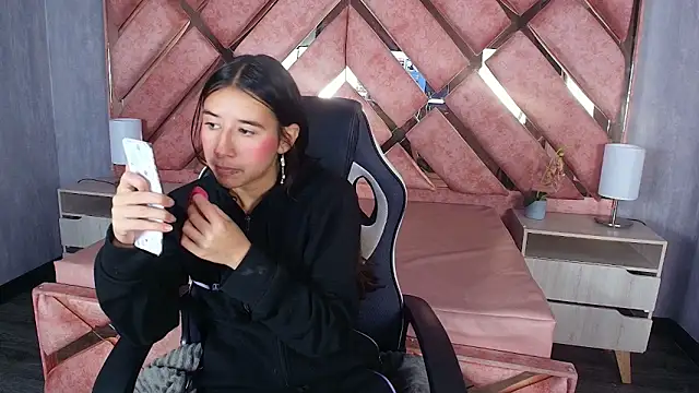 LilyRossi  online show from May 2026 01:27:01 PM