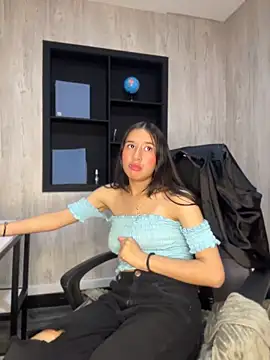 LilyRossi  online show from May 2026 04:04:02 PM