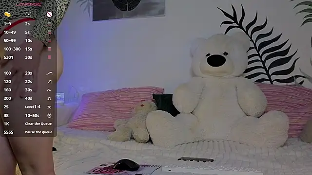 Snapshot of Milla_Rose_ chatting on February 2026 01:23:02 PM Milla Rose online show from February 2026 01:23:02 PM