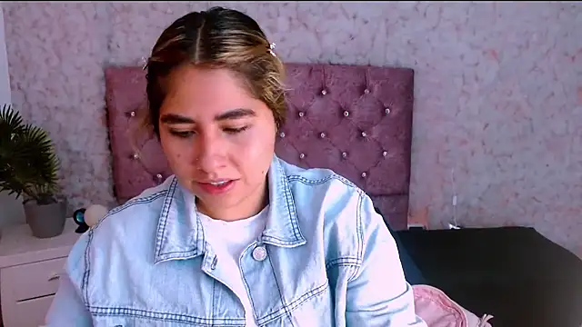 Sofiazaf  online show from April 2026 12:16:02 PM