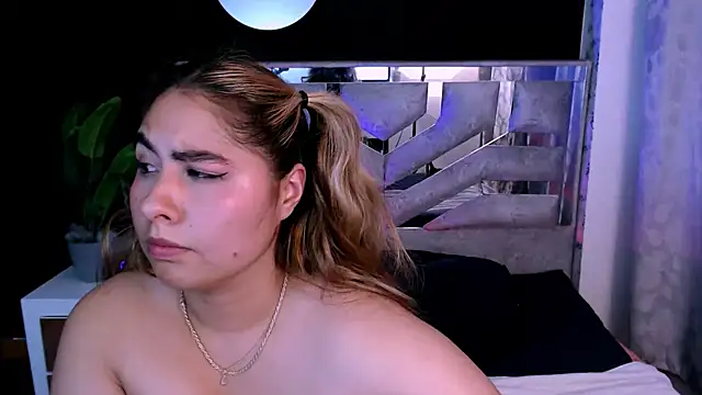 Sofiazaf  online show from April 2026 07:29:02 PM