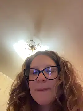 Snapshot of Luminosa chatting on March 2026 08:37:02 PM Luminosa online show from March 2026 08:37:02 PM