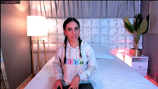 Samantha Velle online show from April 2026 01:48:02 PM