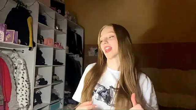 Anika Socutehe online show from February 2026 06:09:01 PM