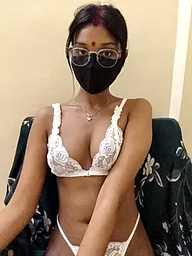 MAYA BED GIRL online show from April 2026 07:16:01 PM