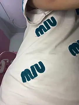Leeeeiu online show from June 2026 03:21:02 PM