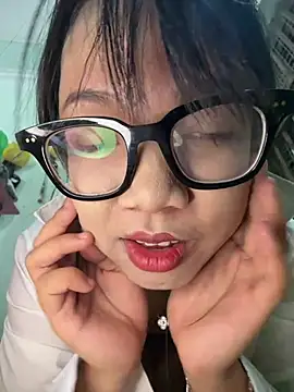 Leeeeiu online show from July 2026 03:25:02 PM