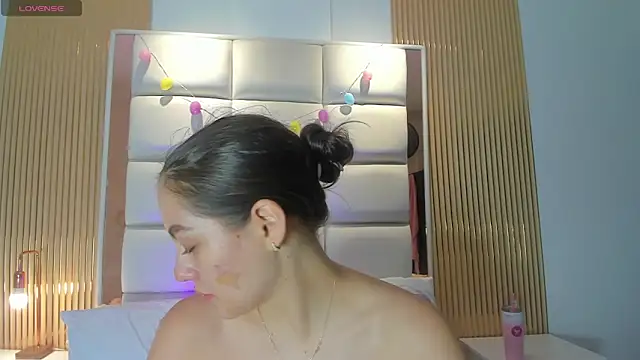 Megaan Rousee online show from April 2026 11:37:02 AM