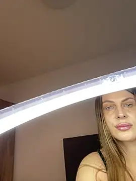 LucyWillow online show from June 2026 07:43:01 AM