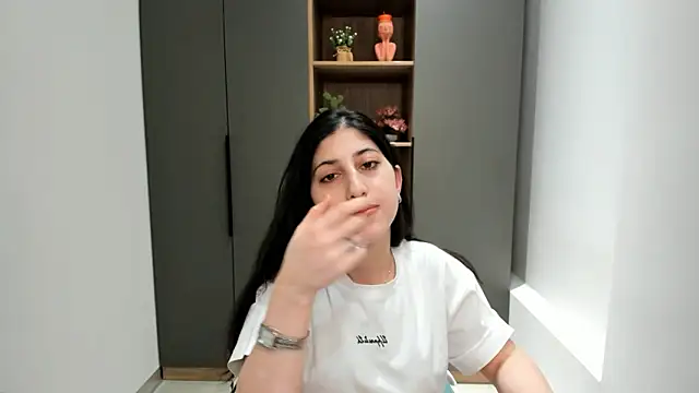 Snapshot of KatinaArds chatting on March 2026 09:05:01 AM KatinaArds online show from March 2026 09:05:01 AM