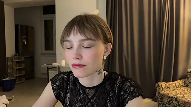 Lolatatee online show from May 2026 06:42:02 PM