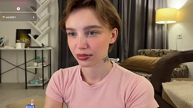 Lolatatee online show from June 2026 07:29:01 PM
