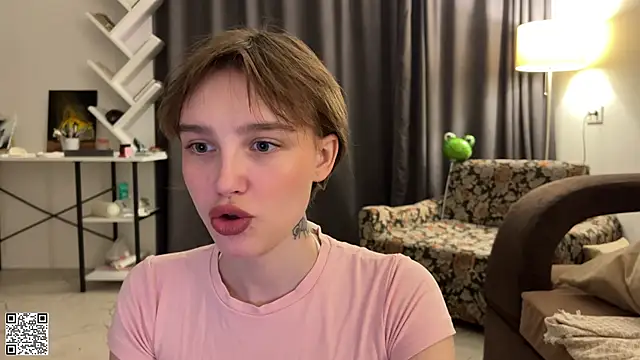 Lolatatee online show from June 2026 07:04:01 PM