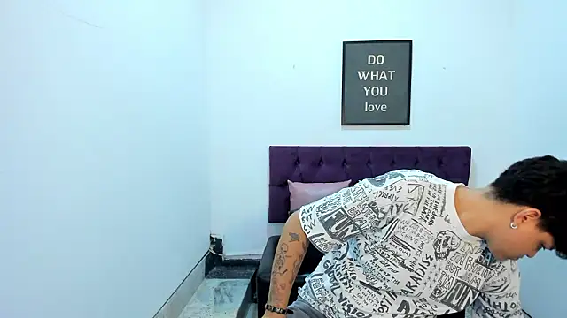 TomBoy Natali online show from March 2026 06:33:01 PM