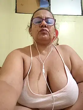 Snapshot of Roxy_77 chatting on February 2026 06:36:02 AM Roxy 77 online show from February 2026 06:36:02 AM