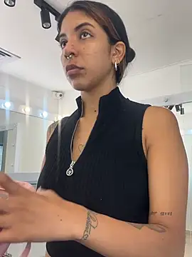 VioletaHills  online show from May 2026 12:32:02 PM
