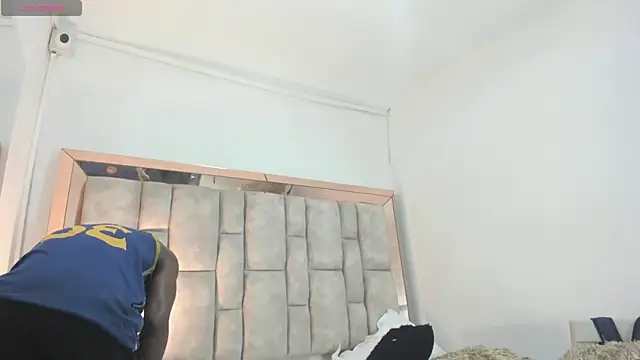 Titan Moreno  online show from June 2026 01:17:02 AM
