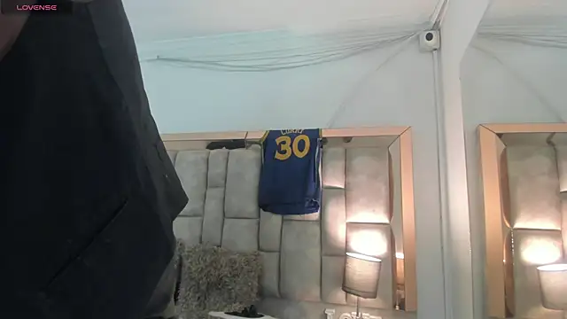 Titan Moreno  online show from July 2026 12:12:02 PM