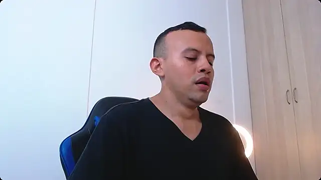 Snapshot of Damian_Wish chatting on April 2026 07:19:01 PM Damian Wish online show from April 2026 07:19:01 PM