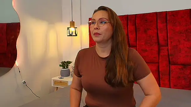 Snapshot of _Monaliza_ chatting on May 2026 12:21:02 PM Monaliza online show from May 2026 12:21:02 PM