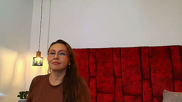 Snapshot of _Monaliza_ chatting on May 2026 12:15:01 PM Monaliza online show from May 2026 12:15:01 PM