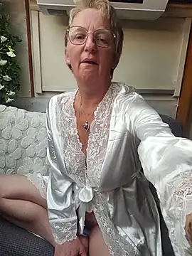 lescoquinsdu40 online show from April 2026 08:15:02 PM