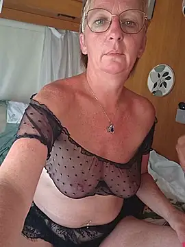 lescoquinsdu40 online show from June 2026 08:39:01 AM